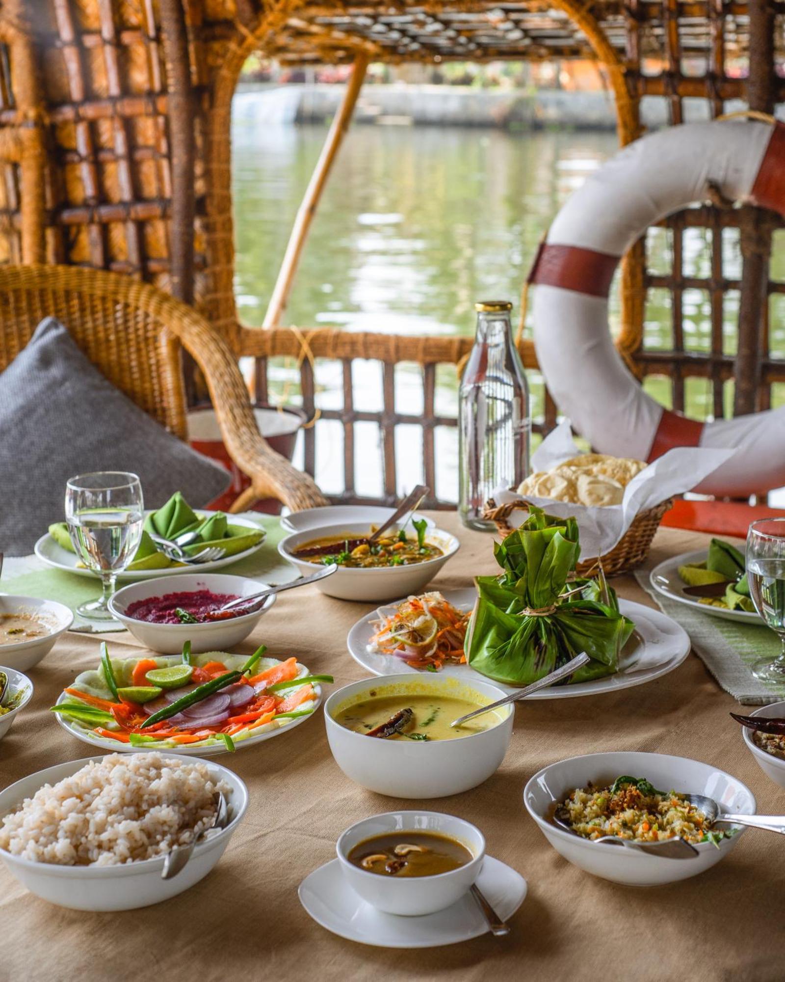 Spice Coast Cruises - Houseboat, A Cgh Earth Experience Hotel Alappuzha Exterior photo