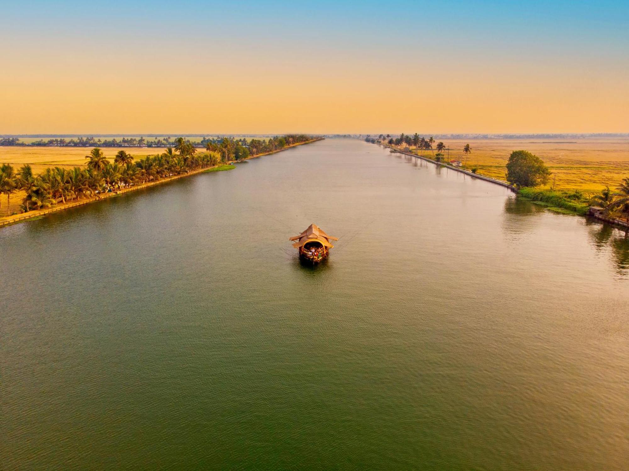 Spice Coast Cruises - Houseboat, A Cgh Earth Experience Hotel Alappuzha Exterior photo
