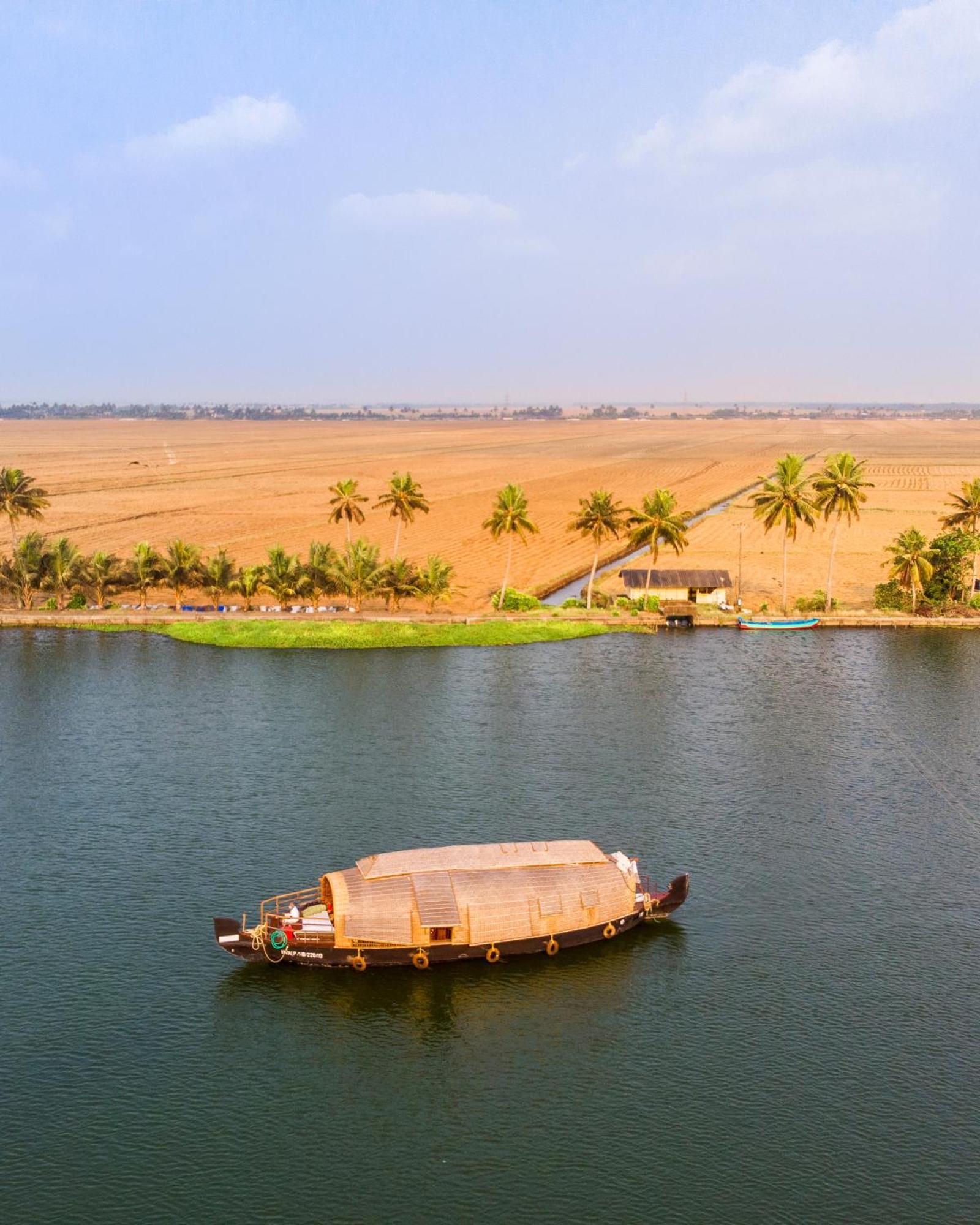 Spice Coast Cruises - Houseboat, A Cgh Earth Experience Hotel Alappuzha Exterior photo