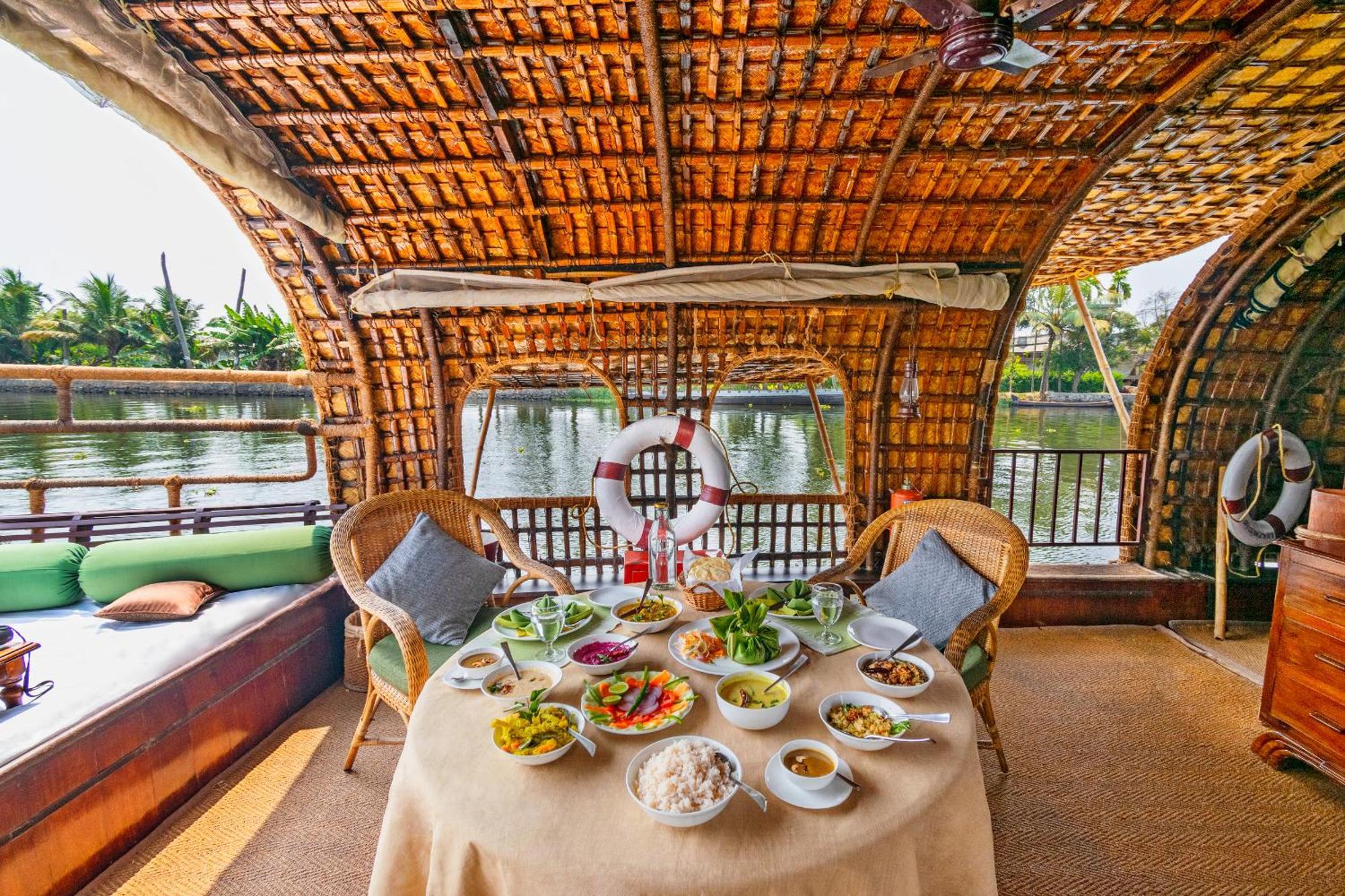 Spice Coast Cruises - Houseboat, A Cgh Earth Experience Hotel Alappuzha Exterior photo