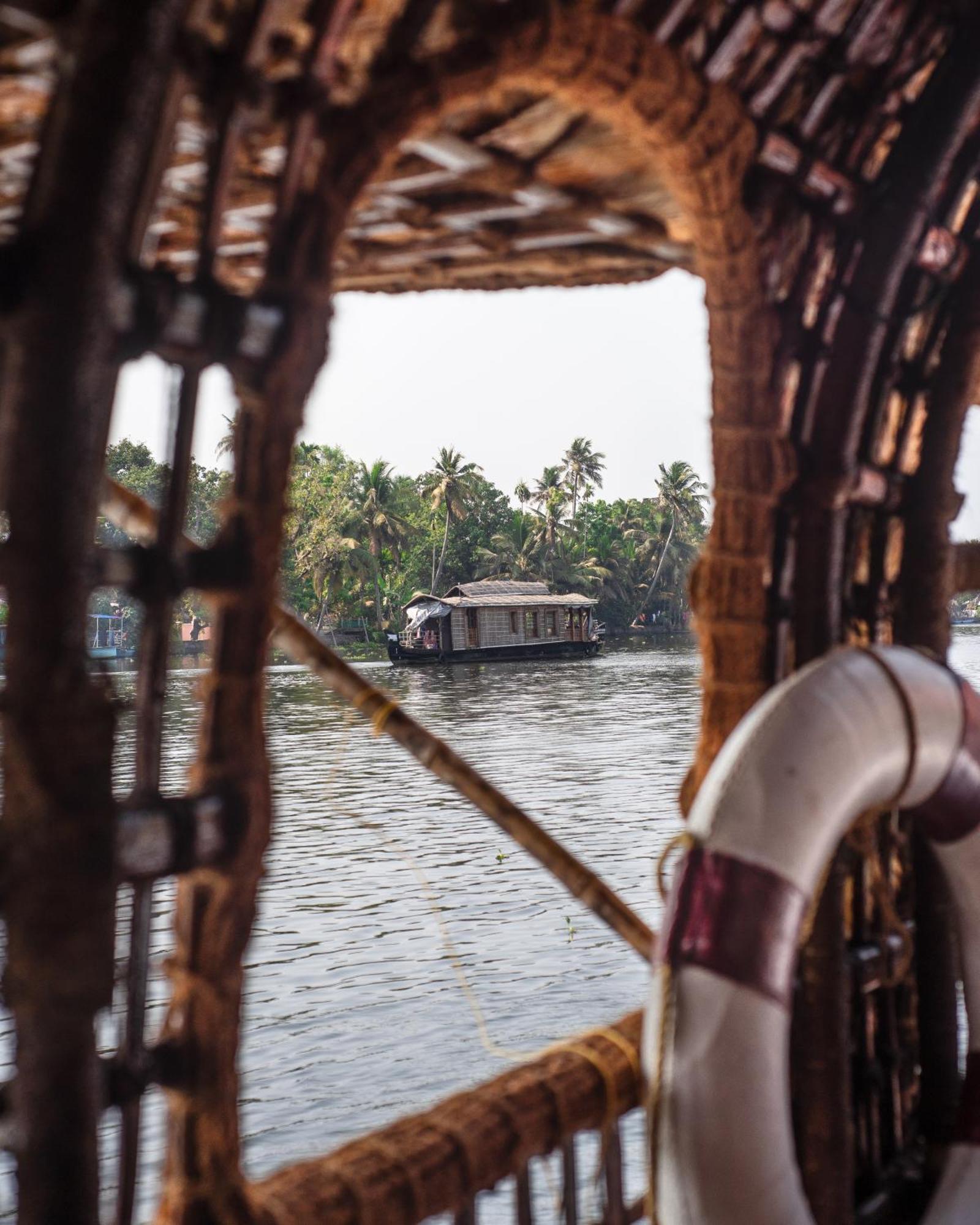 Spice Coast Cruises - Houseboat, A Cgh Earth Experience Hotel Alappuzha Exterior photo