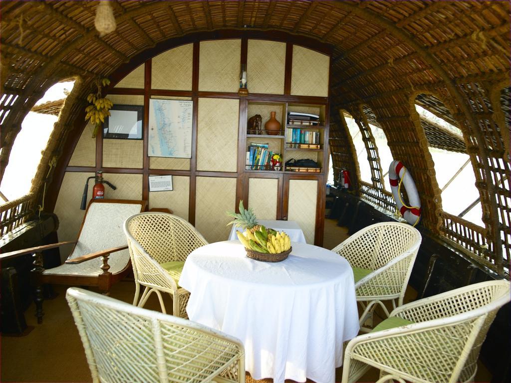 Spice Coast Cruises - Houseboat, A Cgh Earth Experience Hotel Alappuzha Exterior photo