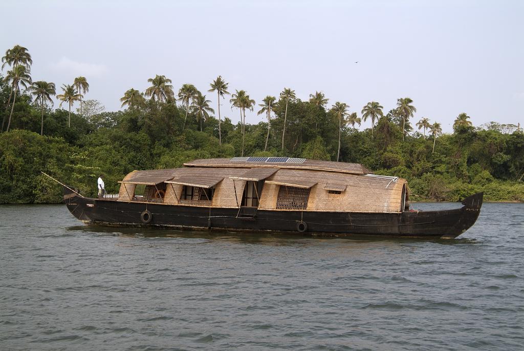 Spice Coast Cruises - Houseboat, A Cgh Earth Experience Hotel Alappuzha Exterior photo