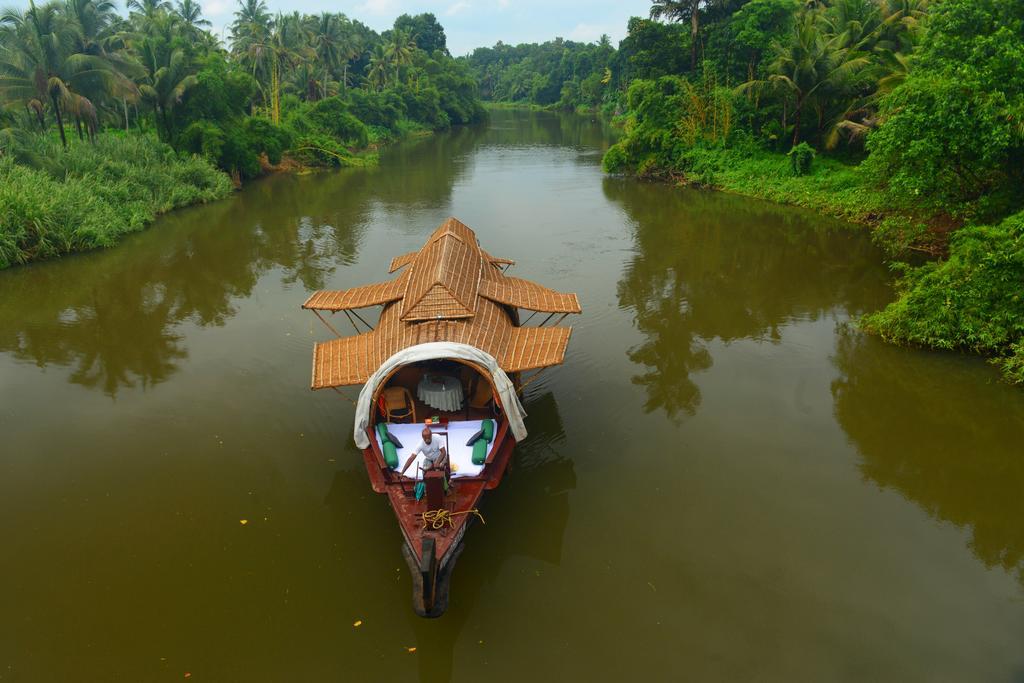 Spice Coast Cruises - Houseboat, A Cgh Earth Experience Hotel Alappuzha Exterior photo