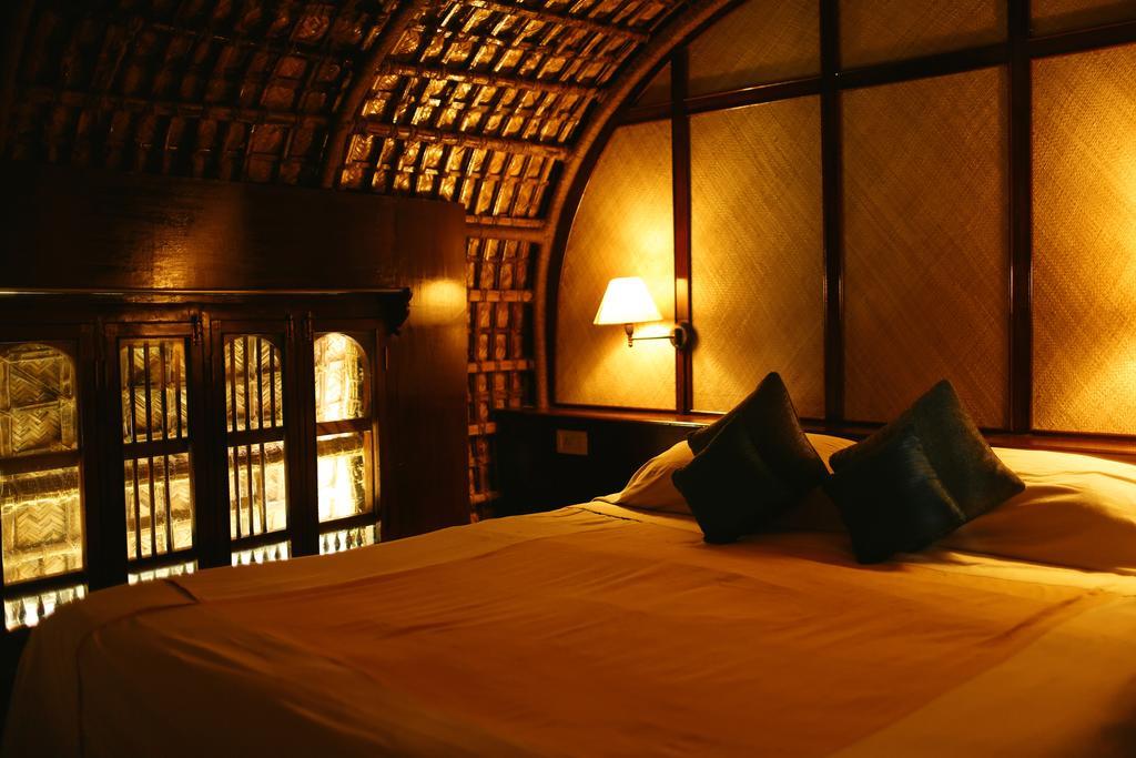 Spice Coast Cruises - Houseboat, A Cgh Earth Experience Hotel Alappuzha Exterior photo
