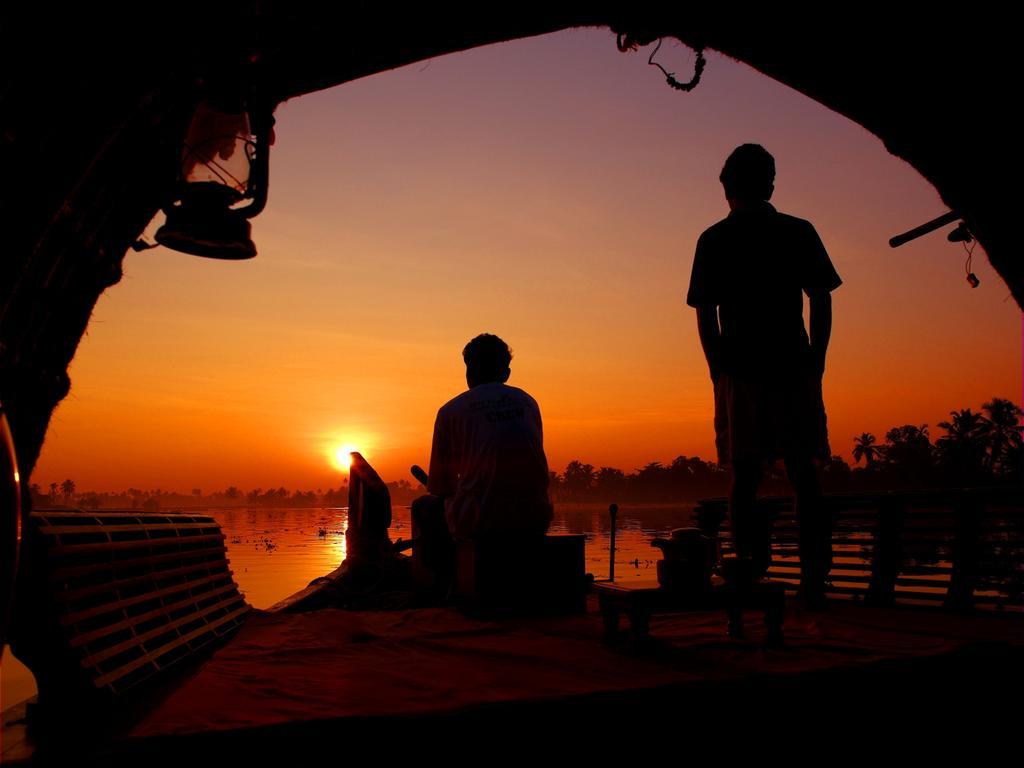 Spice Coast Cruises - Houseboat, A Cgh Earth Experience Hotel Alappuzha Exterior photo