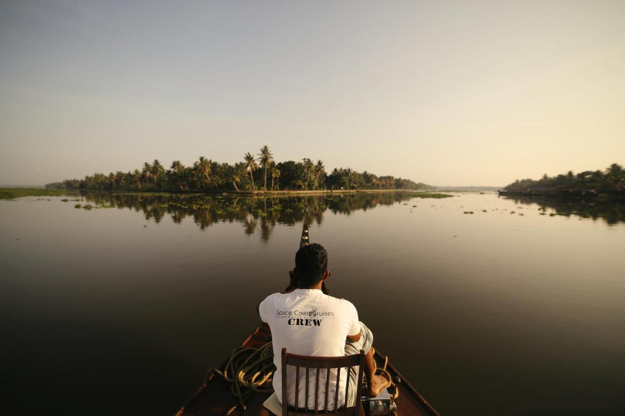 Spice Coast Cruises - Houseboat, A Cgh Earth Experience Hotel Alappuzha Exterior photo