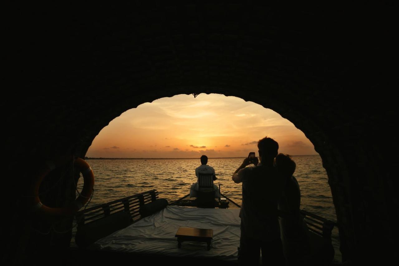 Spice Coast Cruises - Houseboat, A Cgh Earth Experience Hotel Alappuzha Exterior photo